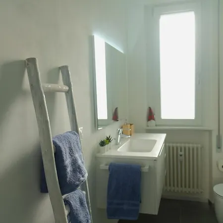 Uno Sguardo Sui Tetti Di * Ούντινε