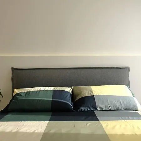 Uno Sguardo Sui Tetti Di *